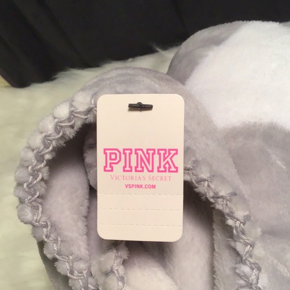 Pink VS - Camo gray white plush blanket 50 x 60 IN - Picture 5 of 6